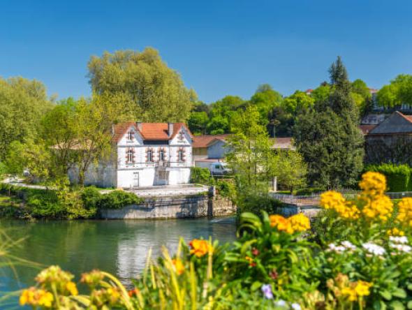 ville de cognac à découvrir depuis nos hôtels à la rochelle