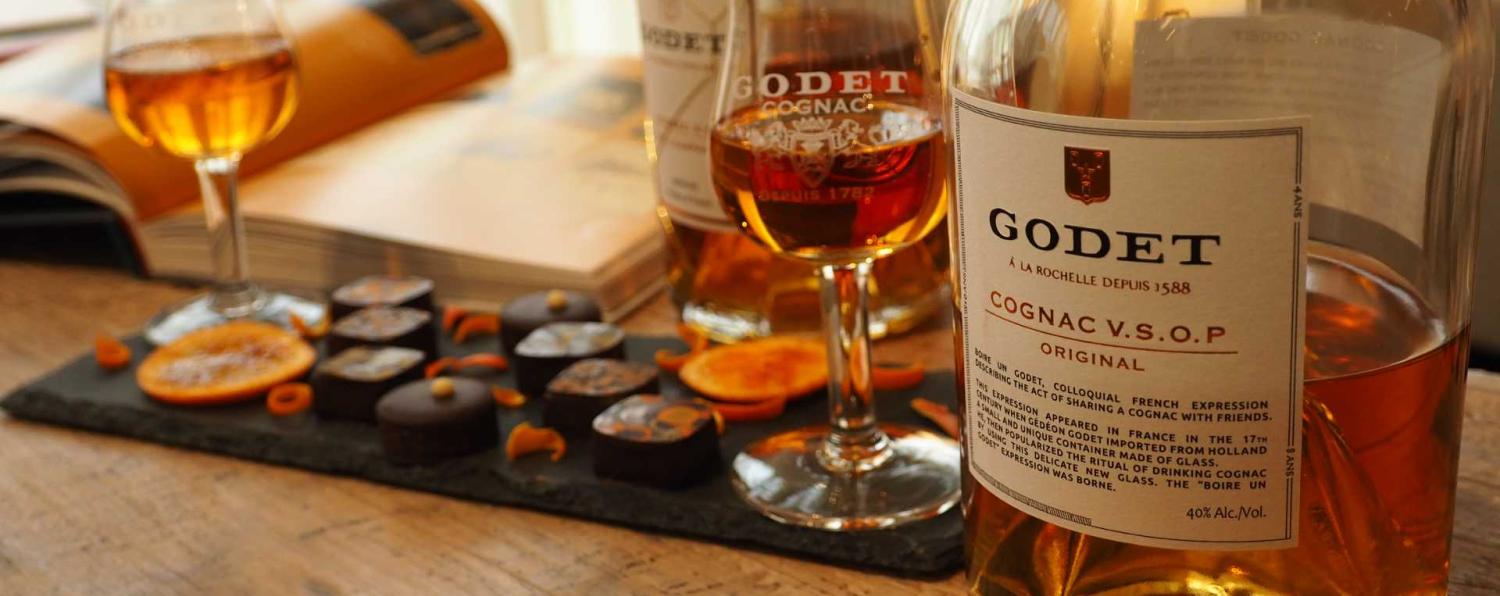 bouteille de cognac godet à déguster lors de vos séjours de groupe à la rochelle